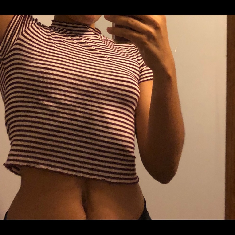 Striped lettuce edge crop top